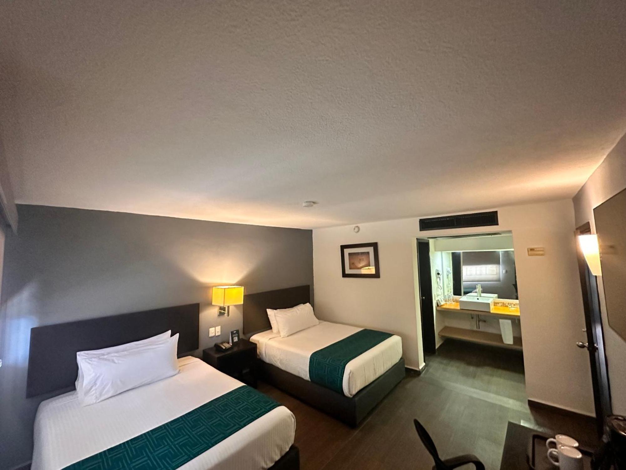 Hotel Inhouse Obregon Ciudad Obregón Esterno foto