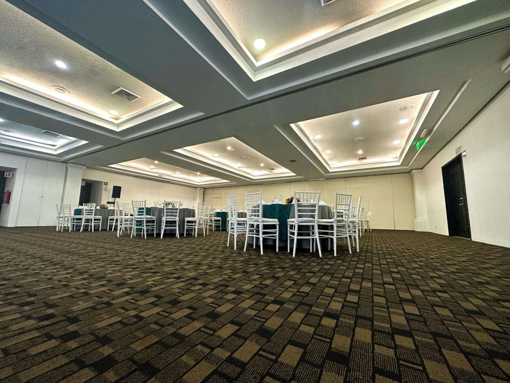 Hotel Inhouse Obregon Ciudad Obregón Esterno foto