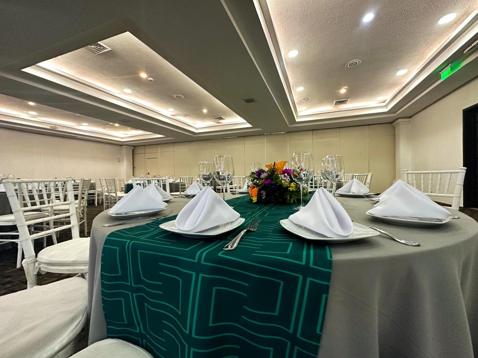 Hotel Inhouse Obregon Ciudad Obregón Esterno foto