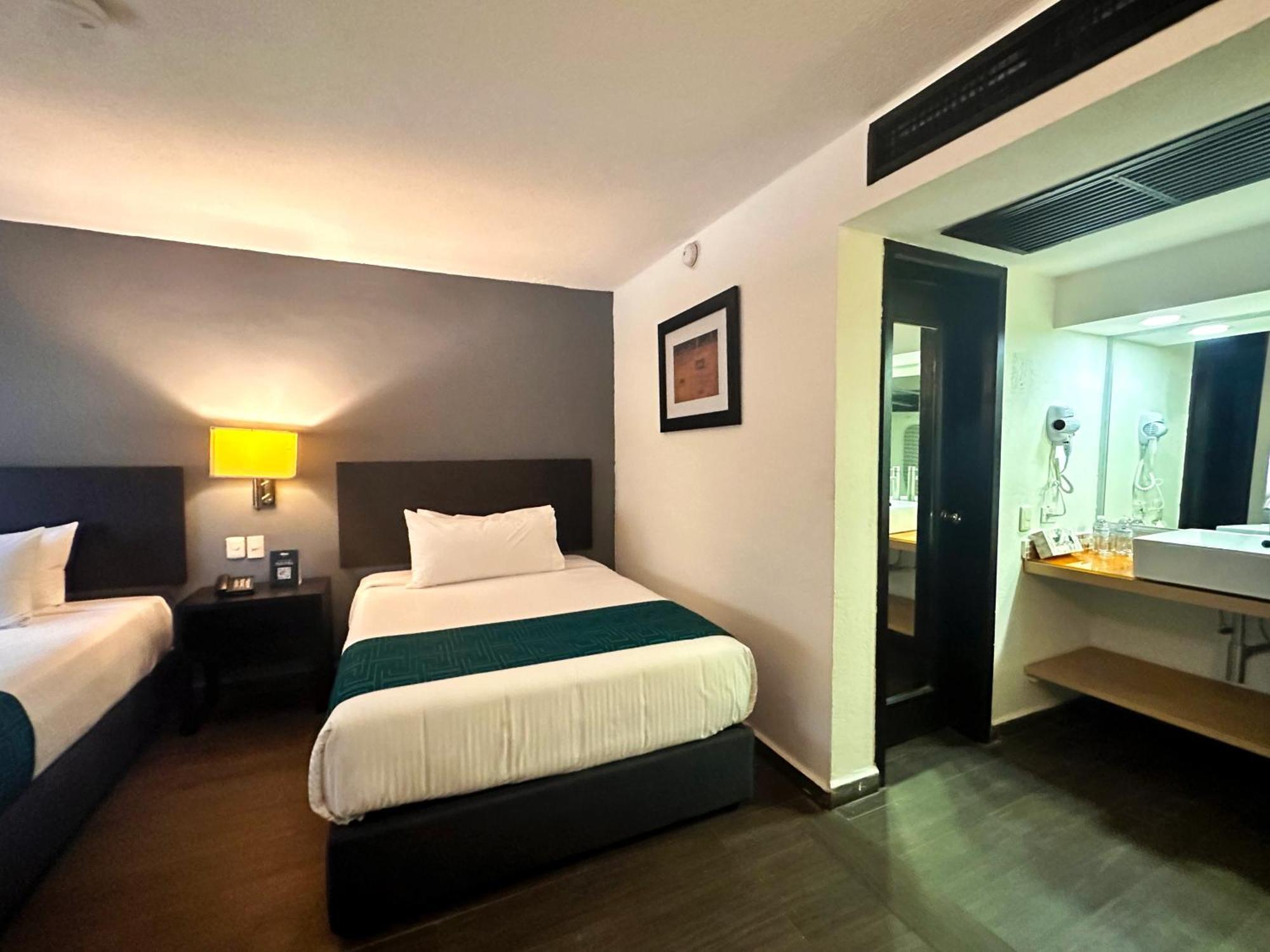 Hotel Inhouse Obregon Ciudad Obregón Esterno foto