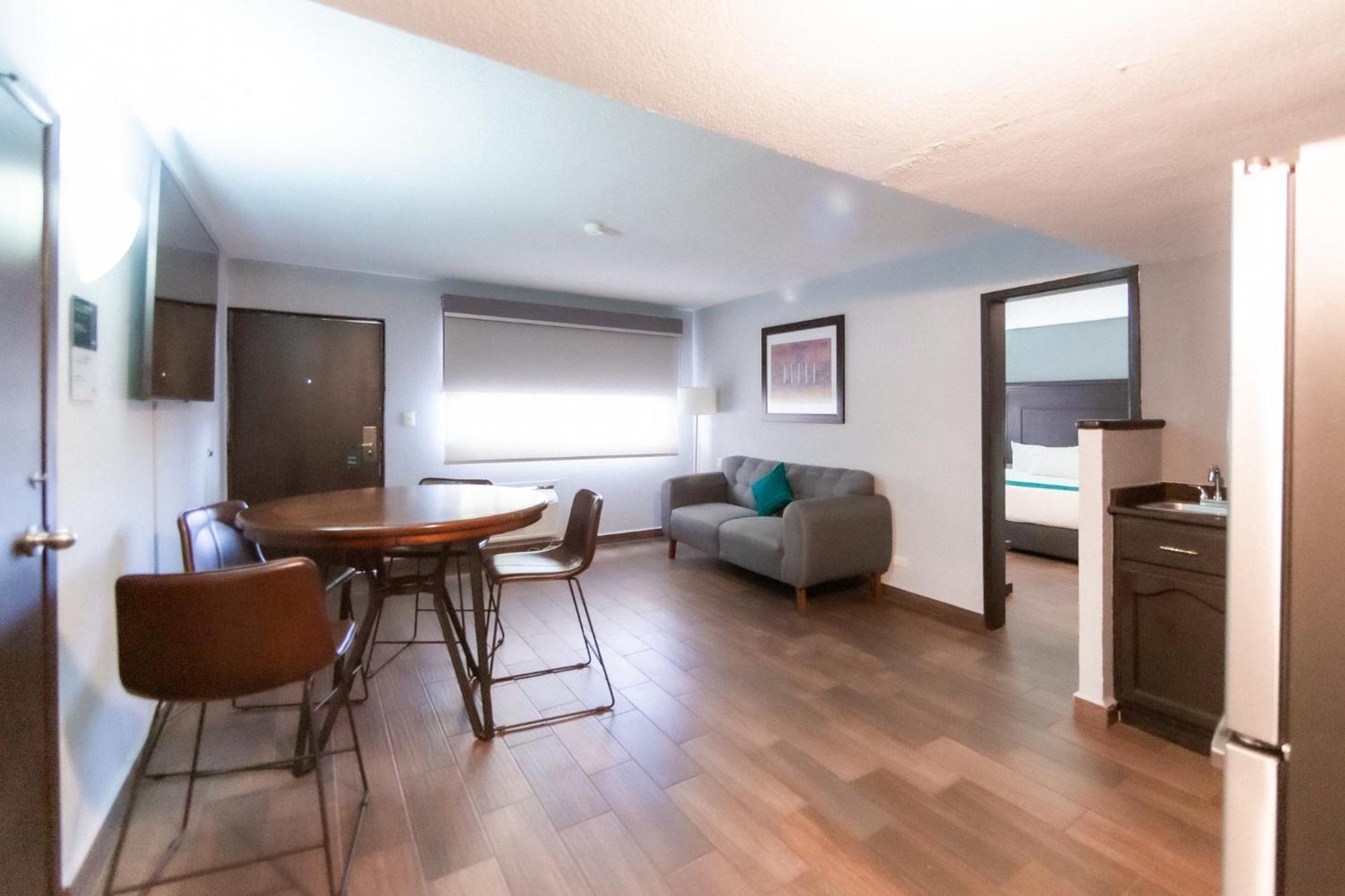 Hotel Inhouse Obregon Ciudad Obregón Esterno foto
