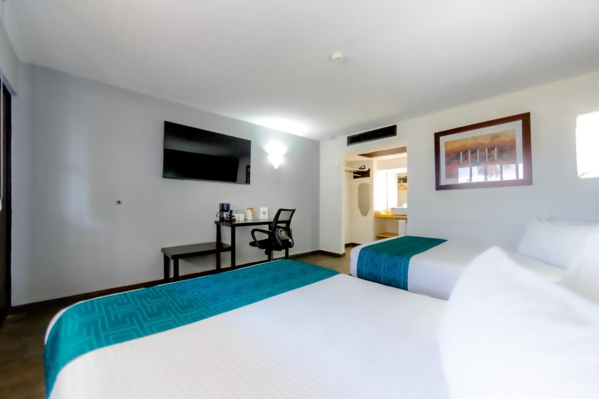 Hotel Inhouse Obregon Ciudad Obregón Esterno foto