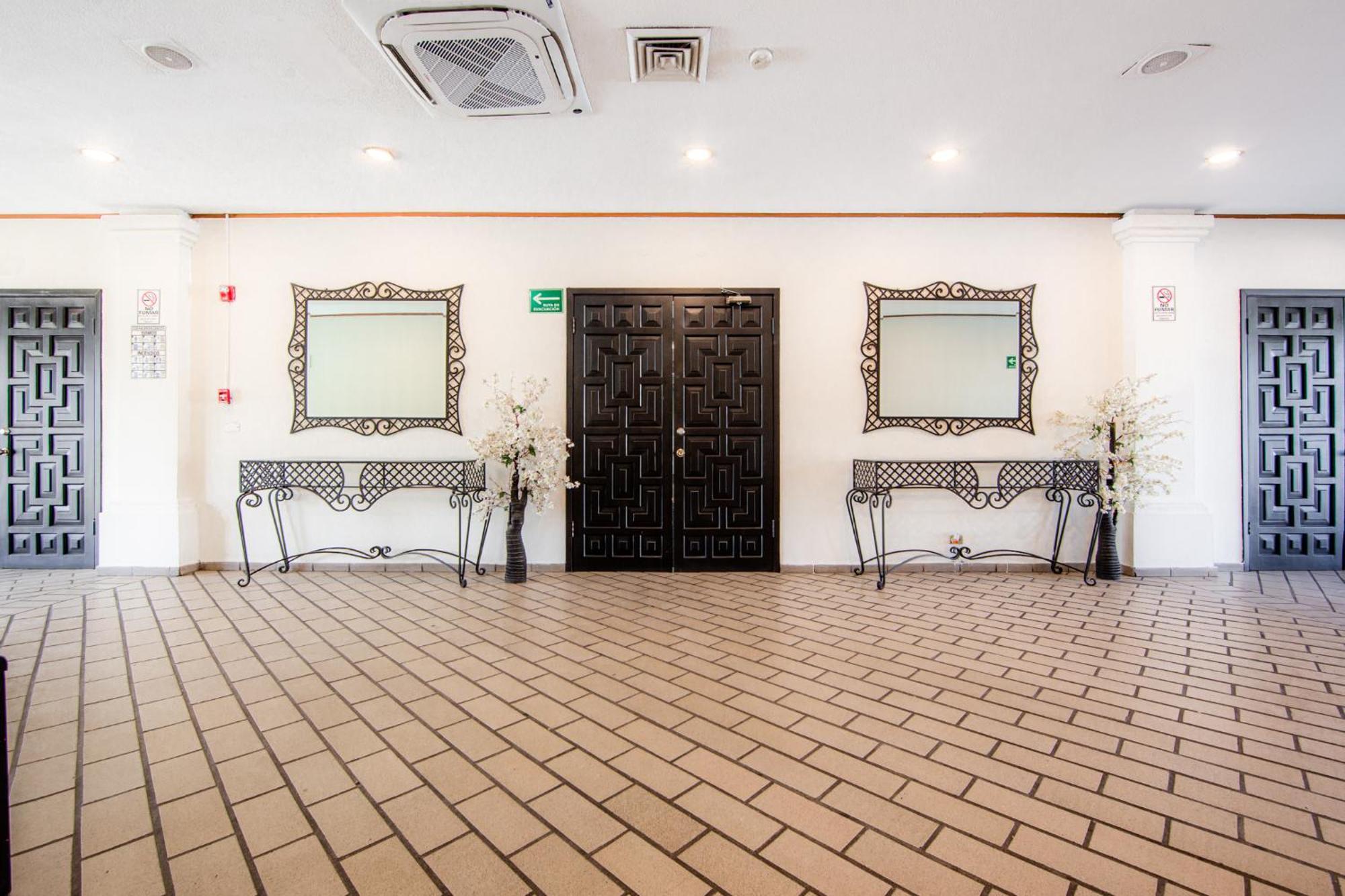 Hotel Inhouse Obregon Ciudad Obregón Esterno foto